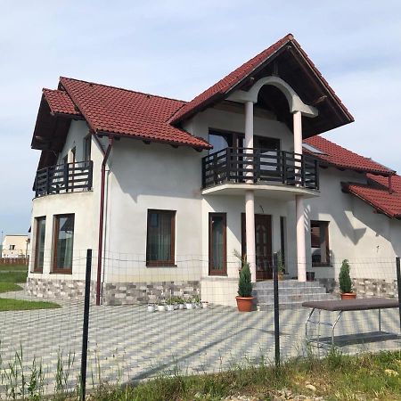 Casa Magnolia Pensionat Beclean  Exteriör bild