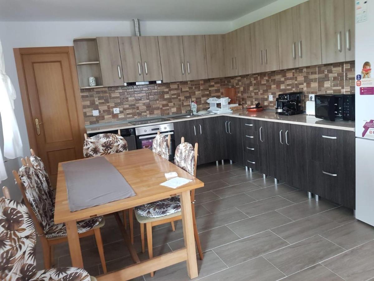 Casa Magnolia Pensionat Beclean  Exteriör bild